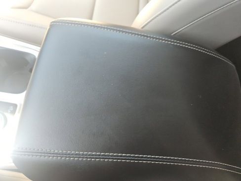 Used 2024 Ford Explorer XLT w/ Equipment Group 202A image 24