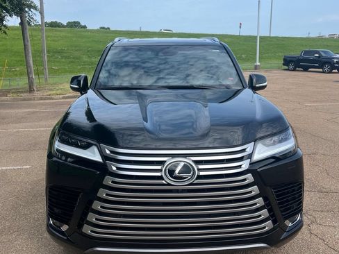 Used 2023 Lexus LX 600 4WD w/ Luxury Package image 5