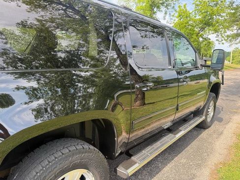 Used 2012 Chevrolet Suburban 2500 LS w/ Convenience Package 1 AWD/4WD image 11