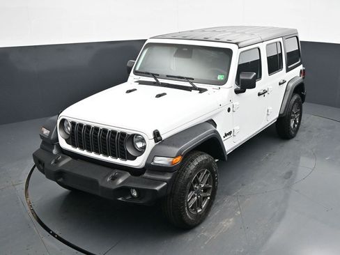 Used 2025 Jeep Wrangler Unlimited Sport AWD/4WD image 12