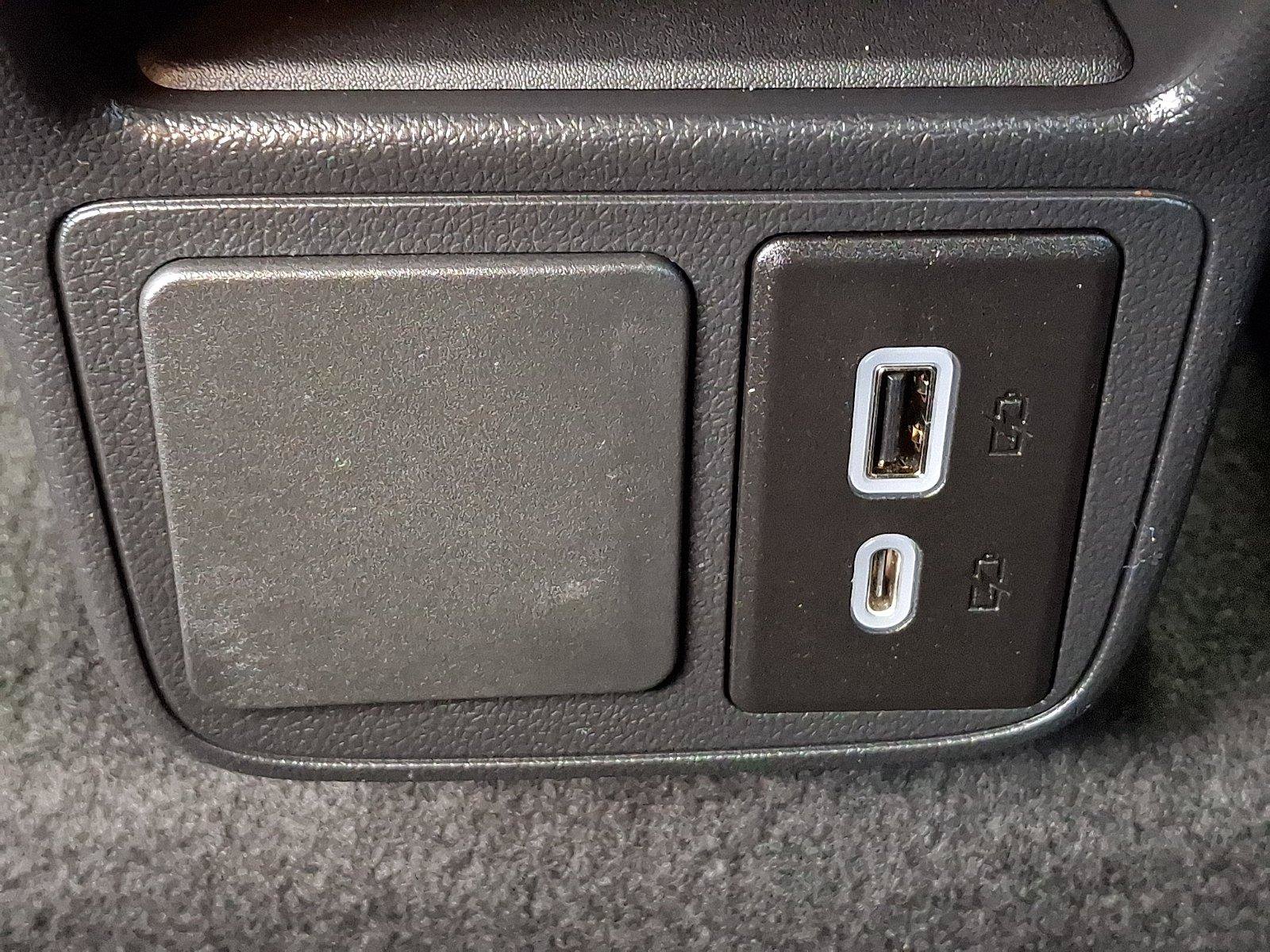 Used 2023 Buick Encore GX Select w/ Sport Touring Package FWD image 11