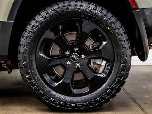 Used 2020 Land Rover Defender 110 HSE AWD/4WD image 37