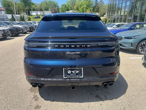 Used 2024 Porsche Cayenne Coupe AWD/4WD image 7