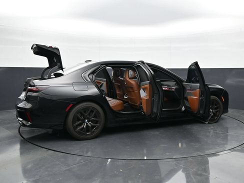 Used 2023 BMW 760i xDrive AWD/4WD image 54