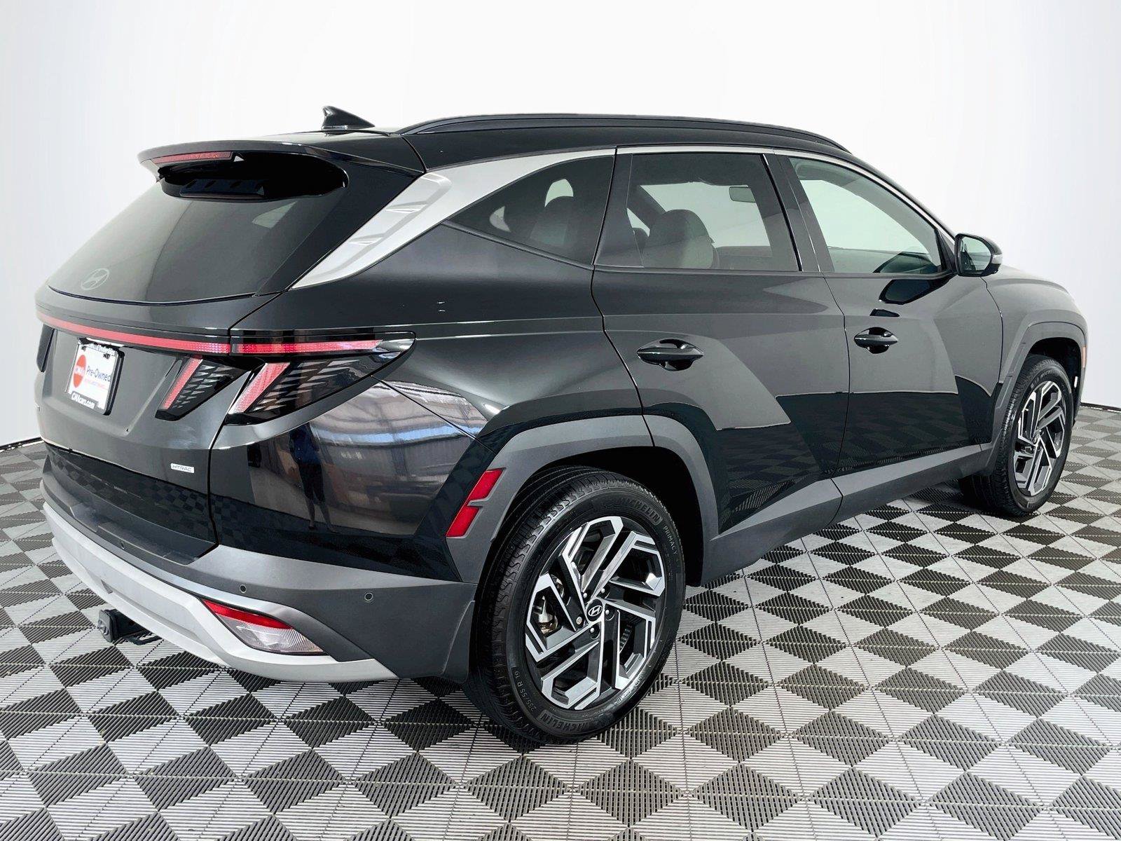 Certified 2025 Hyundai Tucson Limited AWD/4WD image 10