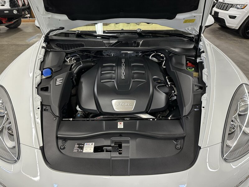 Used 2013 Porsche Cayenne Diesel AWD/4WD image 9