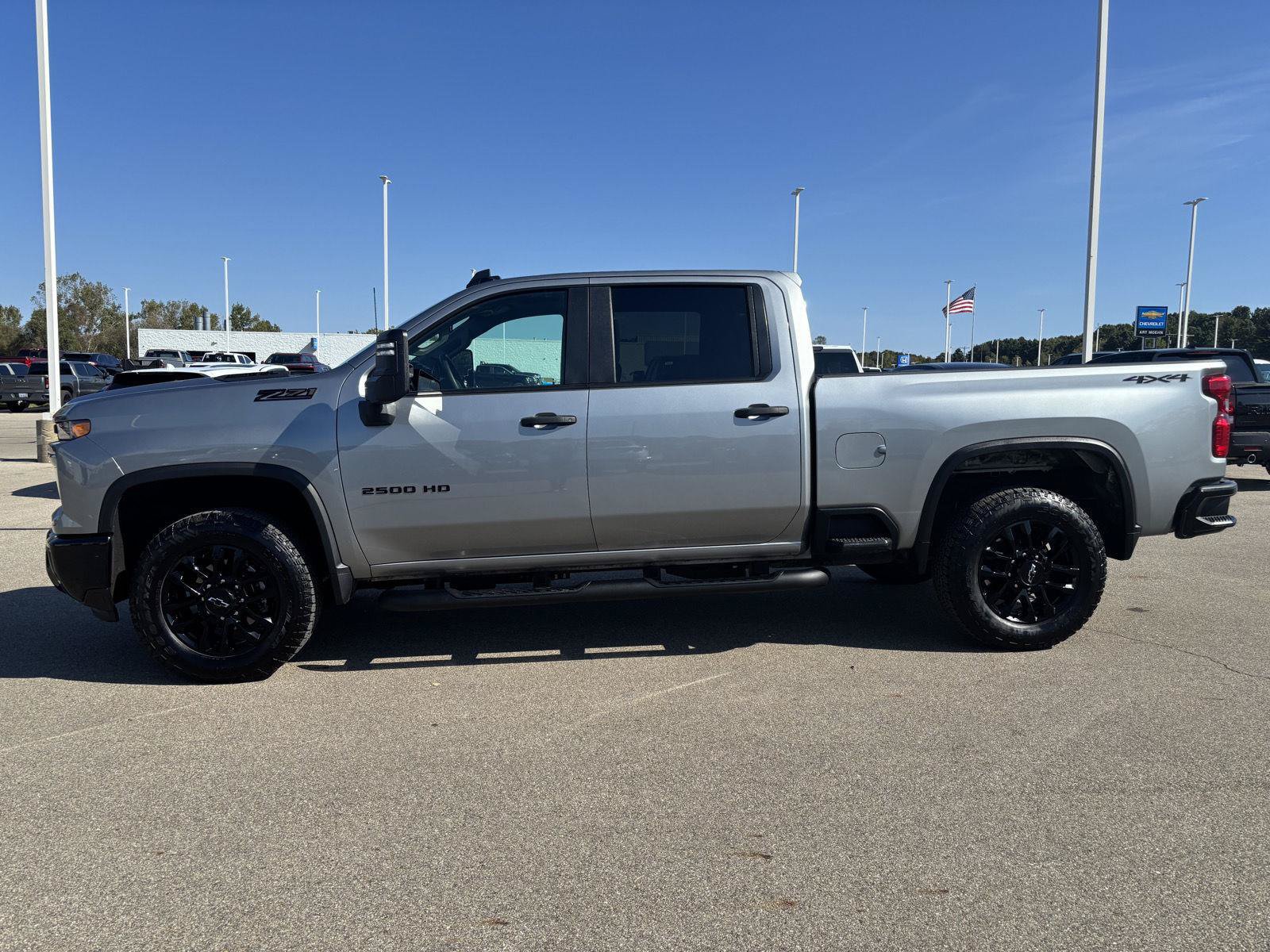 Used 2025 Chevrolet Silverado 2500 Custom w/ Custom Value Package AWD/4WD image 2