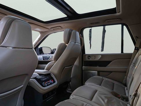 Used 2020 Lincoln Navigator Reserve w/ Luxury Package AWD/4WD image 22