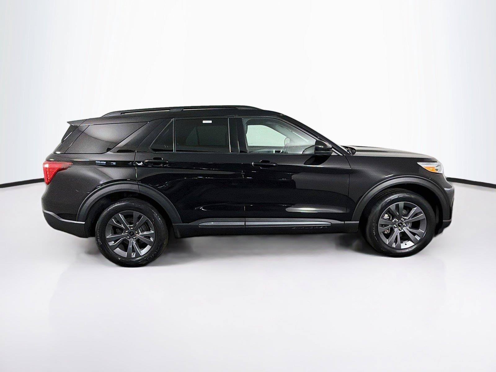 Used 2023 Ford Explorer XLT w/ Equipment Group 202A AWD/4WD image 12