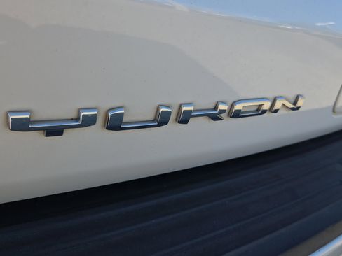 Used 2021 GMC Yukon SLT w/ SLT Luxury Plus Package image 30