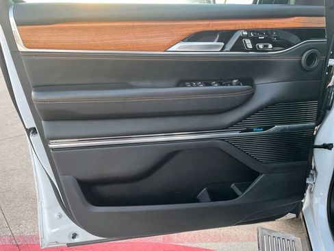 Used 2024 Jeep Grand Wagoneer L Series III image 17