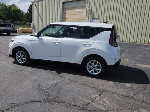 Used 2023 Kia Soul S FWD image 6
