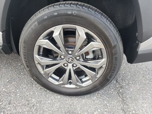 Used 2022 Toyota RAV4 XLE Premium image 13