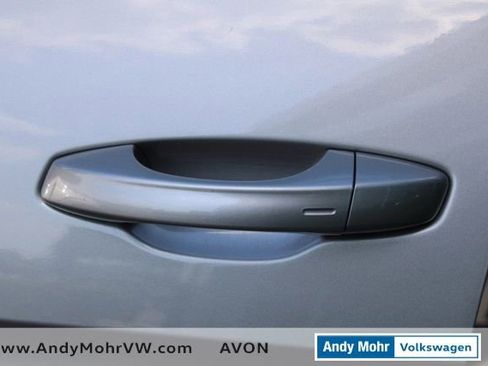 Used 2024 Volkswagen Atlas SE AWD/4WD image 19