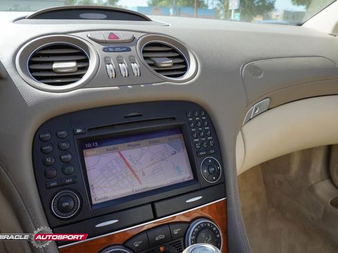Used 2009 Mercedes-Benz SL 550 w/ Premium I Pkg image 32