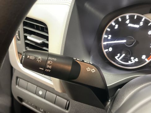 Used 2024 Nissan Rogue SV image 19