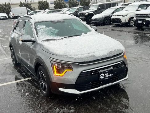 Certified 2025 Kia Niro EX image 7