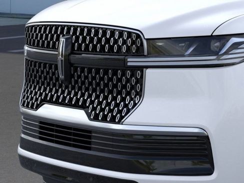 New 2026 Lincoln Navigator Premiere AWD/4WD image 19