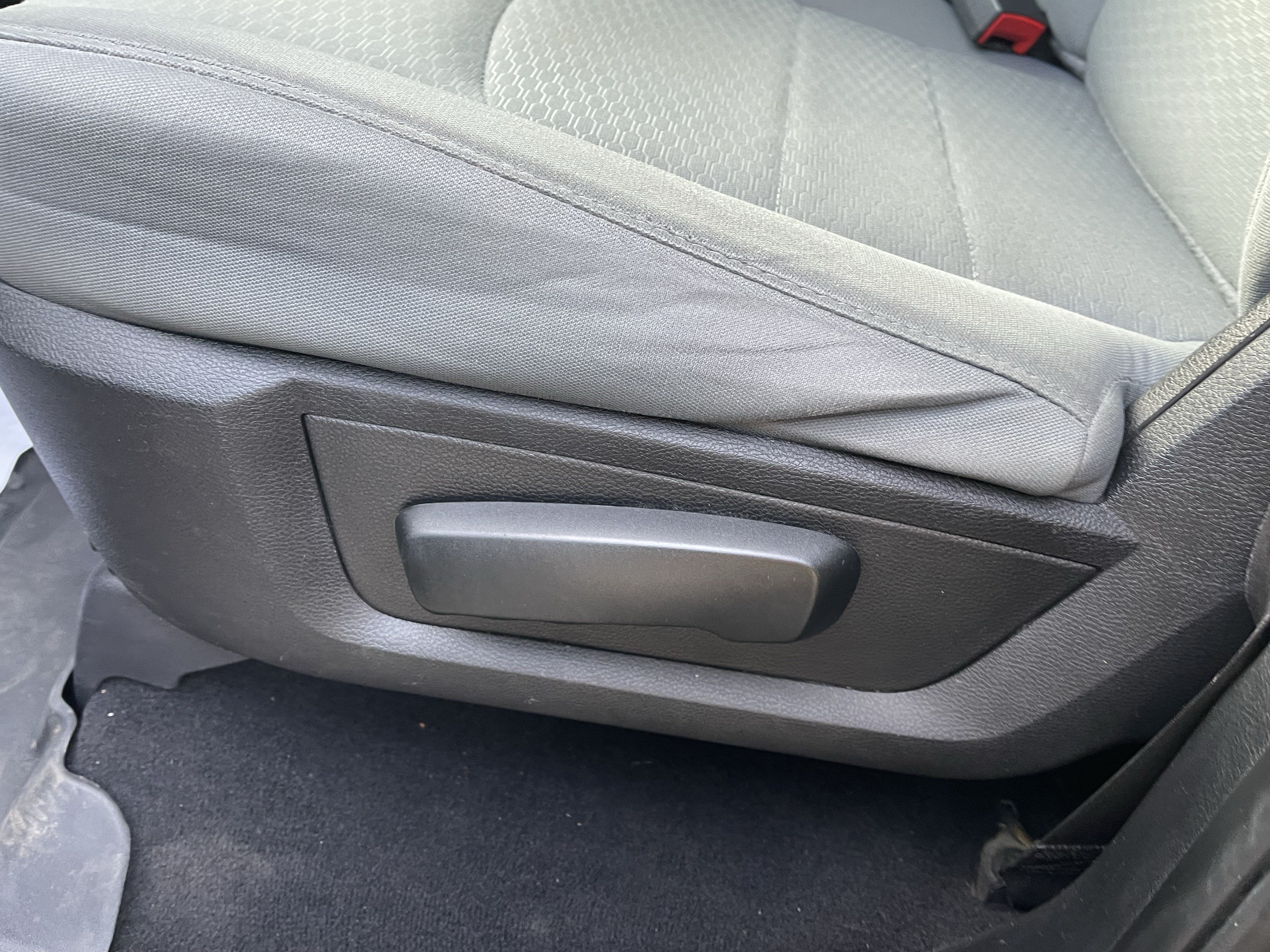 Used 2019 RAM 1500 Classic SLT AWD/4WD image 18