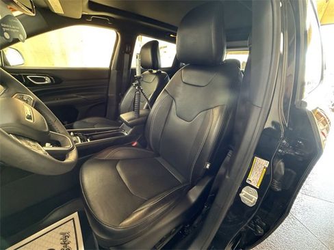 Used 2023 Jeep Compass High Altitude image 11