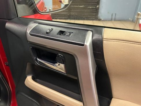 Used 2016 Toyota 4Runner SR5 image 10