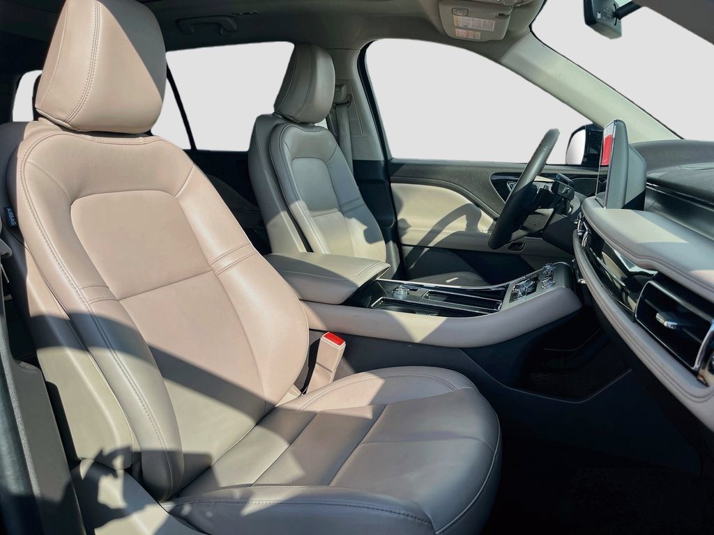 Used 2024 Lincoln Aviator AWD w/ Premium Package image 32