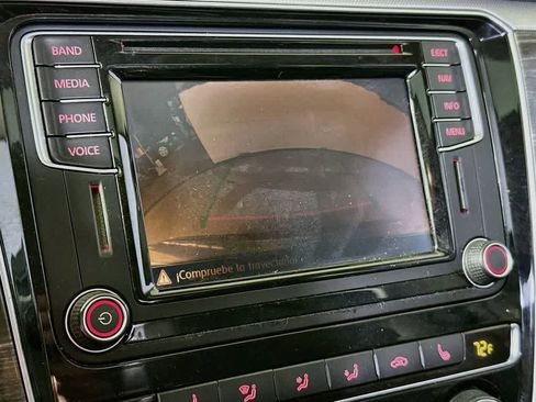 Used 2016 Volkswagen Passat 1.8T SE FWD image 27