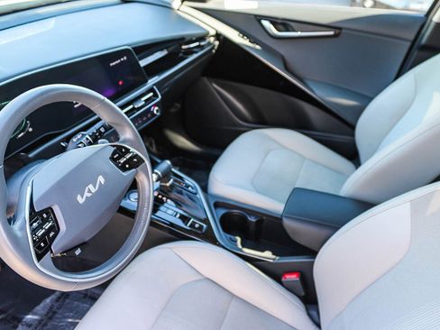 Used 2023 Kia Niro EX Touring image 18