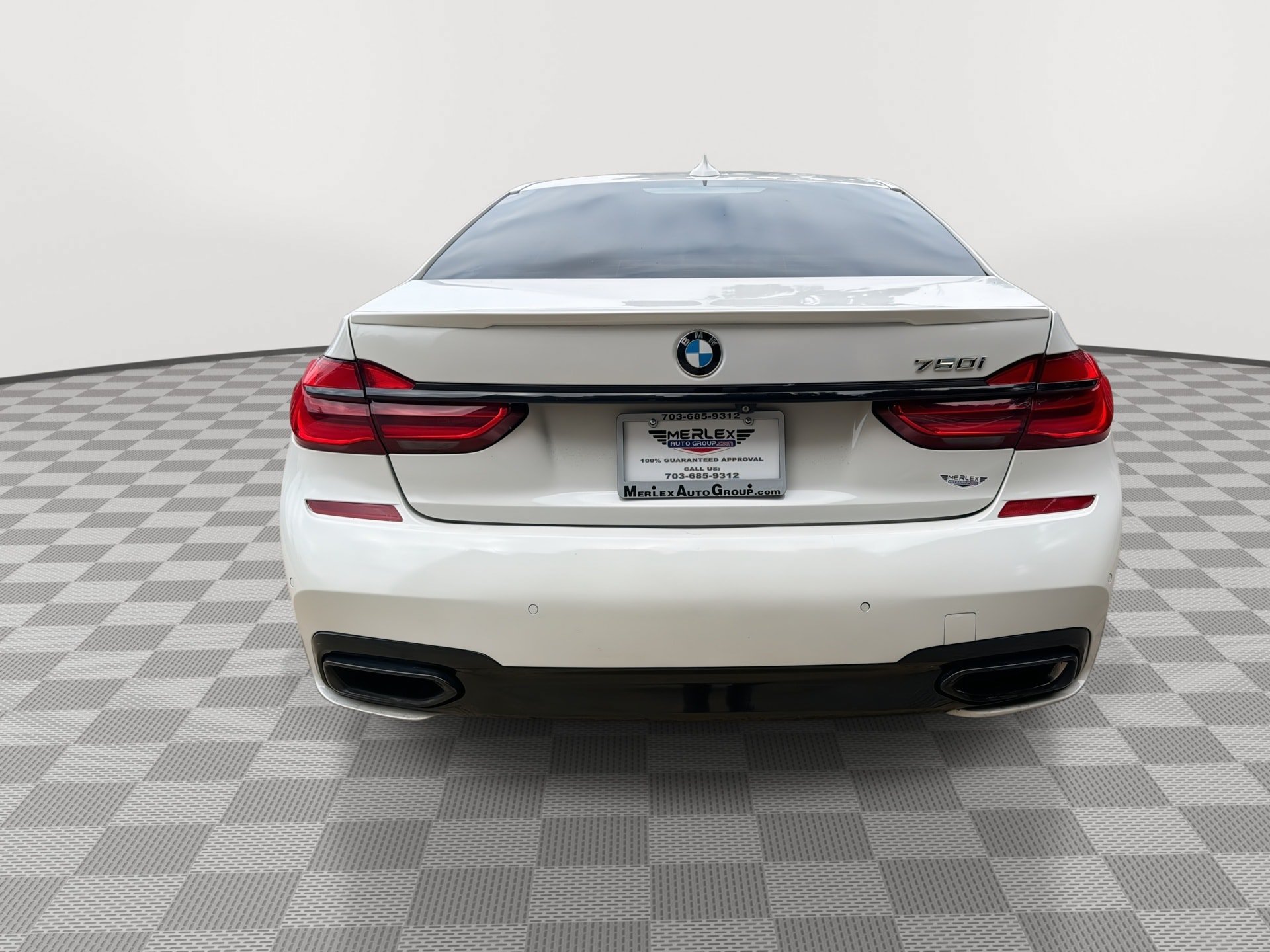 Used 2018 BMW 750i w/ Executive Package RWD image 44