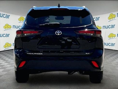 Used 2024 Toyota Highlander XLE FWD image 5