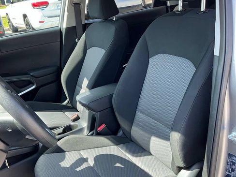 Used 2025 Kia Soul LX w/ LX Technology Package FWD image 31