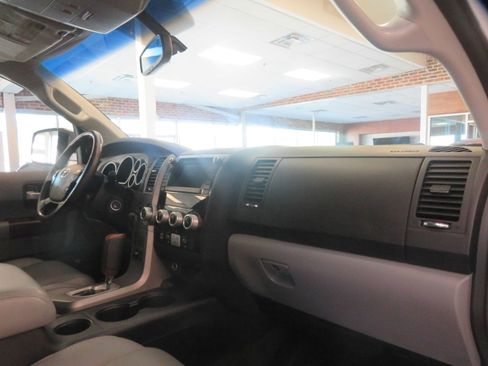 Used 2012 Toyota Sequoia Platinum AWD/4WD image 30