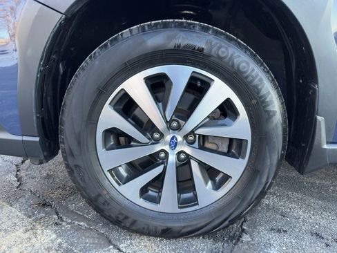 Used 2023 Subaru Outback Premium image 29