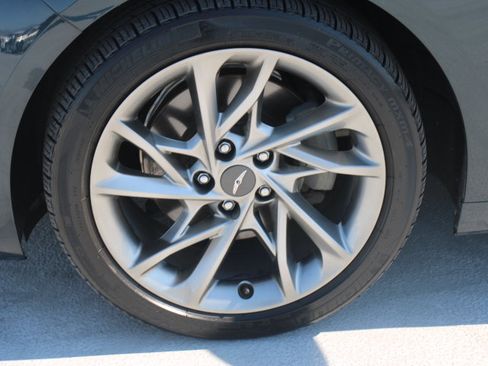 Used 2022 Genesis G70 2.0T RWD image 8
