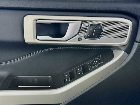 Used 2023 Ford Explorer Limited w/ Equipment Group 301A image 17