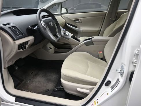 Used 2014 Toyota Prius Two FWD image 16