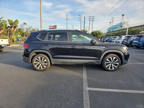 Certified 2023 Volkswagen Taos SE image 4