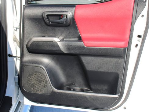 Used 2019 Toyota Tacoma SR5 image 17