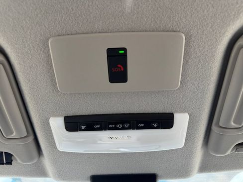 Used 2023 Nissan Kicks SR w/ SR Premium Package FWD image 24