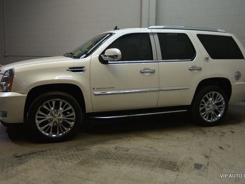 Used 2007 Cadillac Escalade AWD w/ Information Package image 4