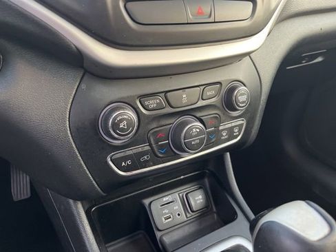 Used 2016 Jeep Cherokee Limited FWD image 26
