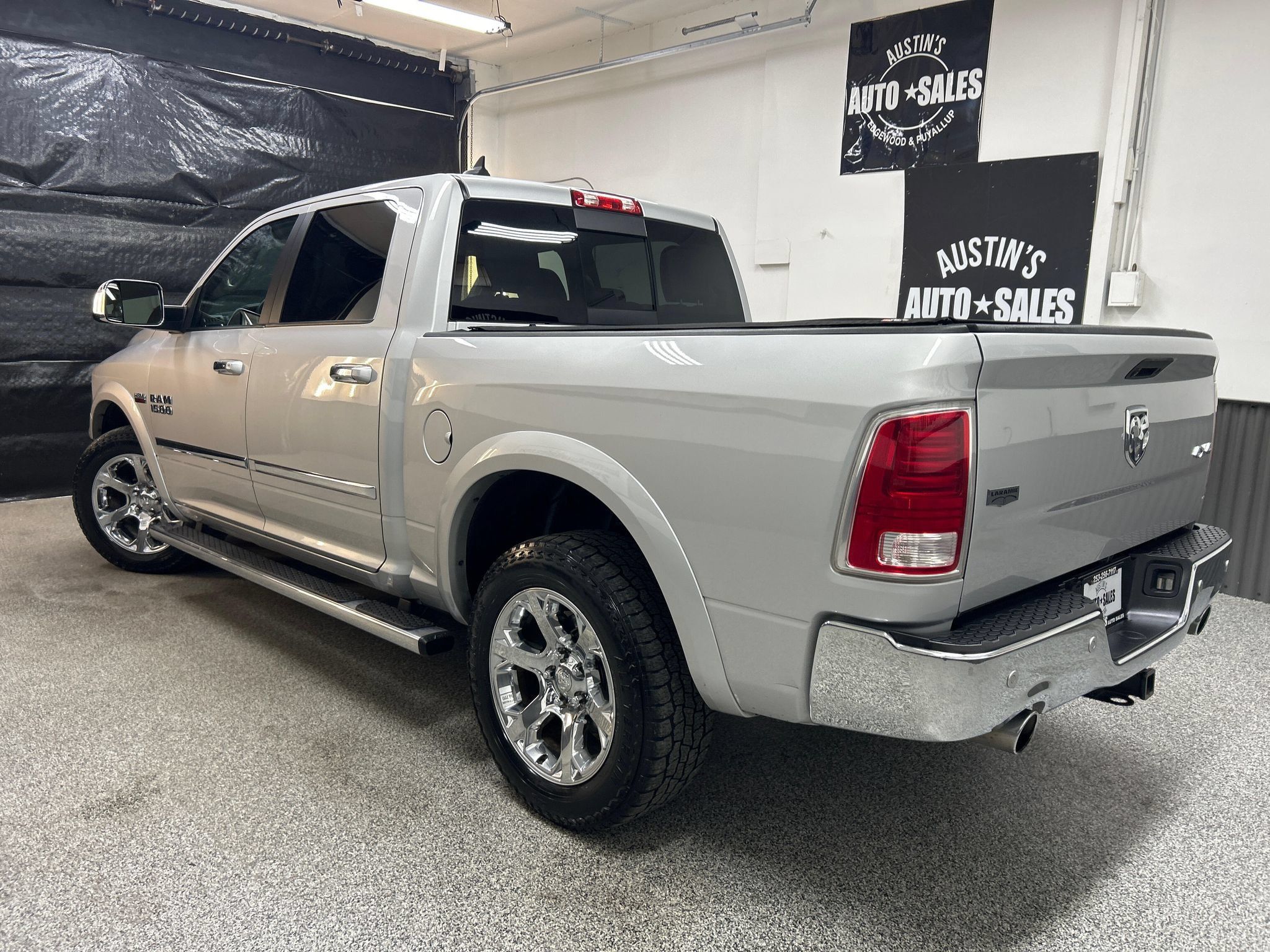Used 2016 RAM 1500 Laramie w/ Convenience Group AWD/4WD image 4