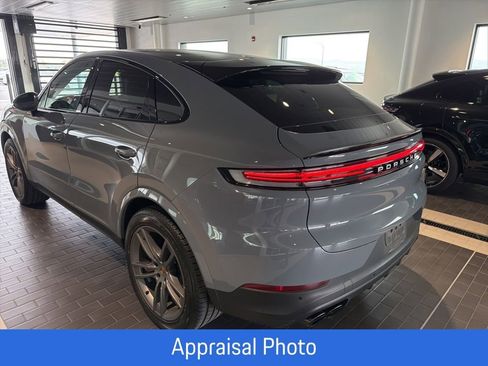 Certified 2024 Porsche Cayenne Coupe AWD/4WD image 8