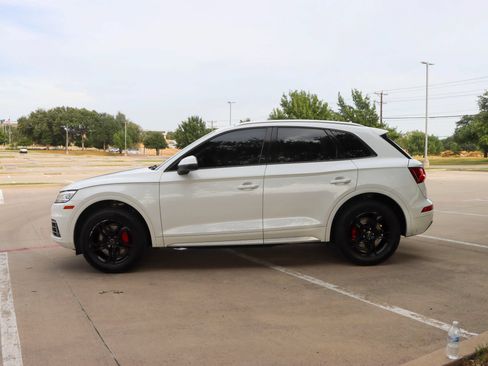 Used 2018 Audi Q5 2.0T Premium w/ Convenience Package AWD/4WD image 4