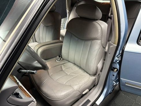 Used 1997 Lincoln Town Car Executive image 32