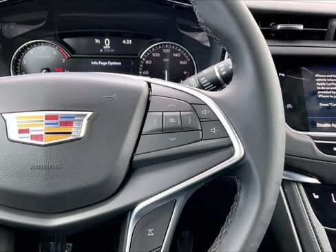 Used 2025 Cadillac XT5 Luxury AWD/4WD image 19