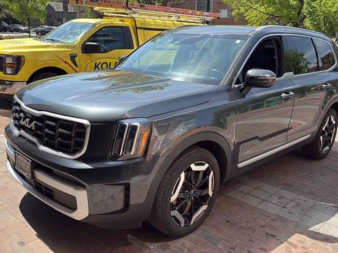 Used 2024 Kia Telluride S w/ S Sunroof Package image 3