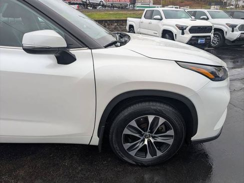 Certified 2024 Toyota Highlander XLE AWD/4WD image 11
