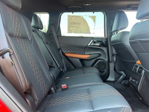 Used 2025 Mitsubishi Outlander 4WD Plug-In Hybrid image 36