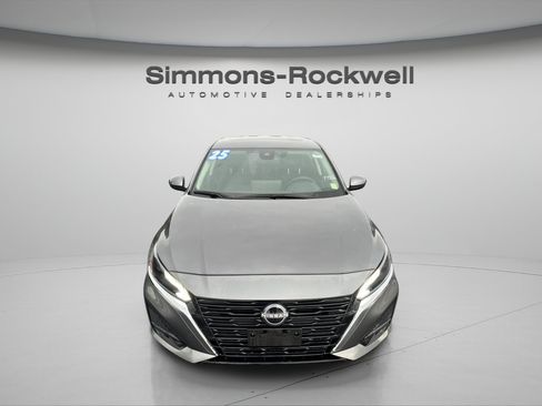 Used 2025 Nissan Altima 2.5 SV w/ SV Special Edition Package FWD image 8